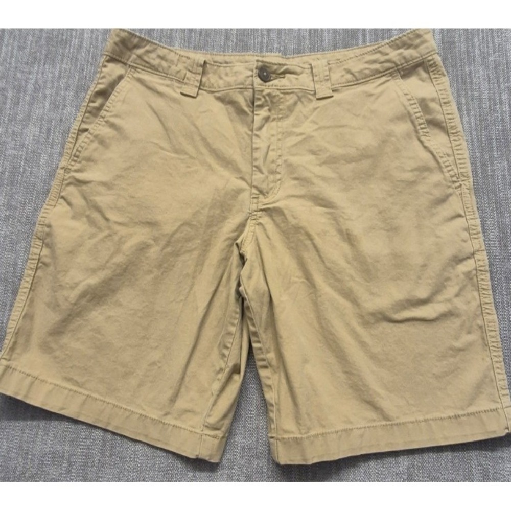 Magellan Outdoor mens khaki chino shorts sz 32 flat front pockets Cotton stretch